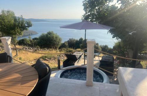 Ustrine House | Deja Blue Ustrine