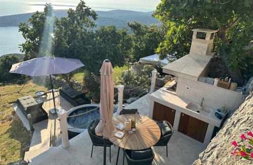 Ustrine House | Deja Blue Ustrine