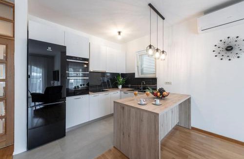Babin Kuk Apartment | Deluxe Bayview Oasis