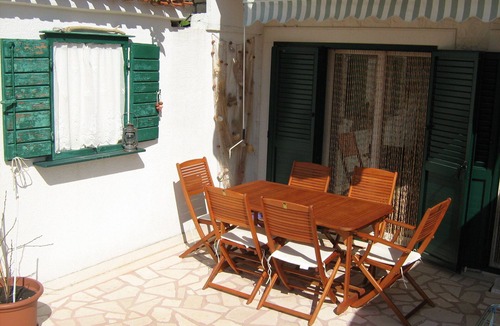 Veliki Drvenik Apartment | Drvenik island is a beautiful island in Trogir archipelagos