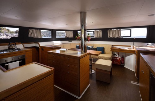Komolac Boat Rental | Dubrovnik Delight: A Sun-Kissed Sailing Experience