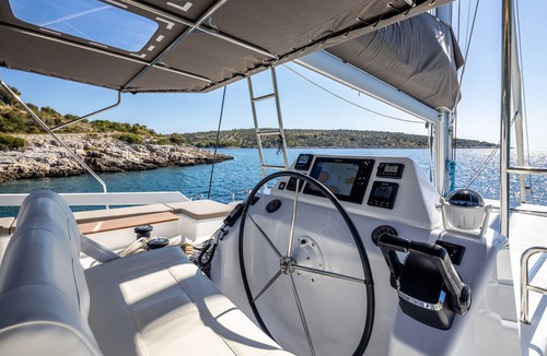 Komolac Boat Rental | Dubrovnik Delight: A Sun-Kissed Sailing Experience