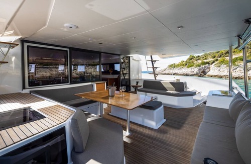 Komolac Boat Rental | Dubrovnik Delight: A Sun-Kissed Sailing Experience