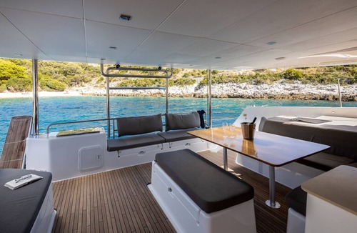Komolac Boat Rental | Dubrovnik Delight: A Sun-Kissed Sailing Experience