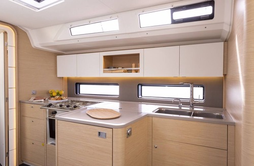 Komolac Boat Rental | Dubrovnik Delight: A Sun-Kissed Sailing Experience
