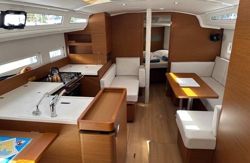 Komolac Boat Rental | Dubrovnik Delight: A Sun-Kissed Sailing Experience