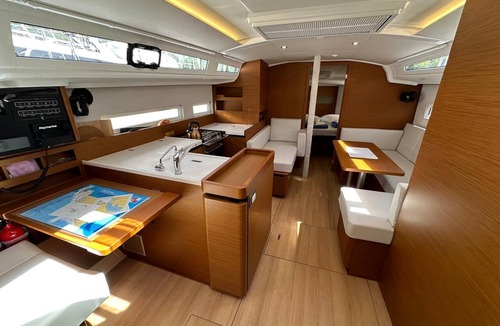 Komolac Boat Rental | Dubrovnik Delight: A Sun-Kissed Sailing Experience