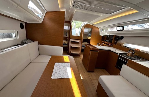 Komolac Boat Rental | Dubrovnik Delight: A Sun-Kissed Sailing Experience