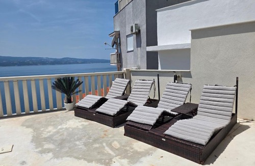 Celina House | Emi Villa Newly renovated villa 20 people