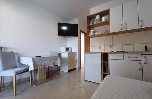 Skrbcici Apartment | Family-friendly apartment Pinea 3°, quiet location, air-conditioned, up to 3 persons