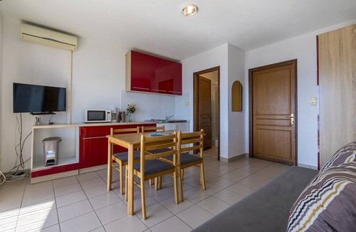 Selce Apartment | Fantastic apartment just 80 metres from the beach with pool and sea view