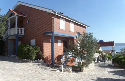 Dobropoljana Apartment | FeWo 2, mit 1. Schlafzimmer für 4. Personen mit Balkon im ersten Obergeschoss g by Interhome