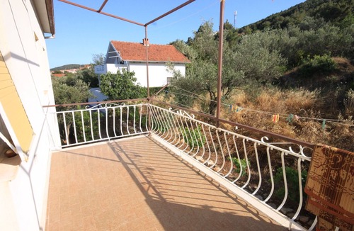 Kali Apartment | Four-room apartment with terrace and sea view Kali, Ugljan (A-8203-a)