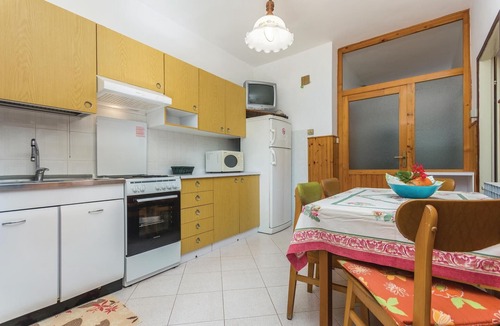 Lovrecica Apartment | Gorgeous apartment in Lovrecica with WiFi
