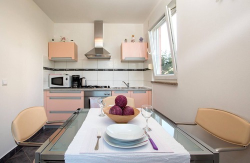 Peroj House | Gorgeous home in Peroj with WiFi