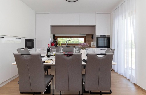 Murvica House | Gorgeous home in Smokovic