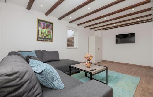 Zavojane House | Gorgeous Home In Zavojane