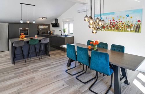 Zrnovnica House | Gorgeous home in Zrnovnica