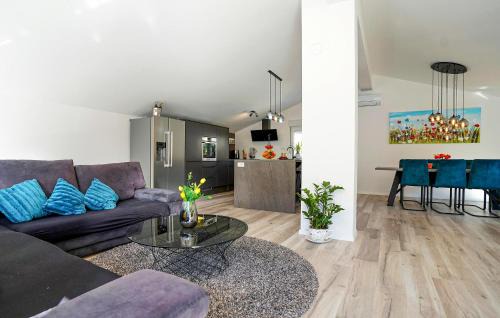 Zrnovnica House | Gorgeous Home In Zrnovnica