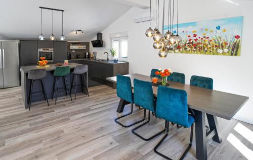 Zrnovnica House | Gorgeous Home In Zrnovnica