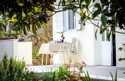 Molunat Apartment | Guest House Rooms Rose - Studio with Terrace