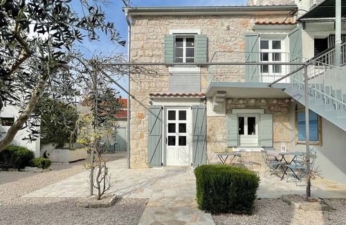 Betina House | Historic boat house with garden and two terraces