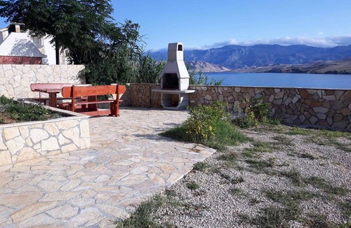 Pag Apartment | Holiday apartment 50 m from the Adriatic Sea