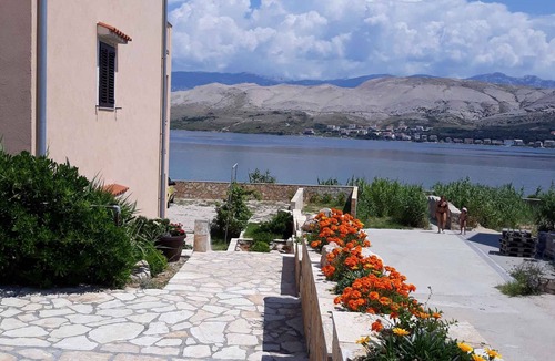 Pag Apartment | Holiday apartment 50 m from the Adriatic Sea