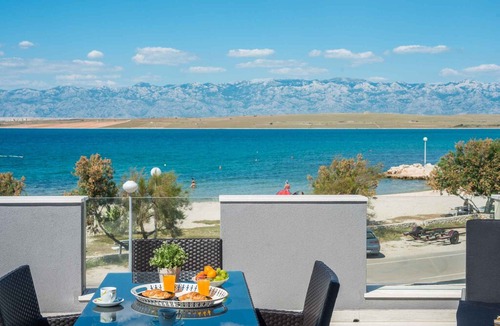 Vir Apartment | Holiday apartment for 4-6 people lake view right next to the beach