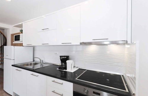 Seline Apartment | Holiday apartment mit Pool und Meerblick