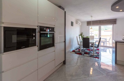 Klenovica Apartment | Holiday apartment with pool and jacuzzi