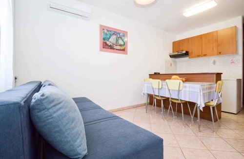 Valbandon Apartment | Holiday apartment with balcony and air conditioning in a quiet location