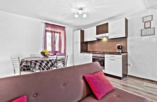 Umag Apartment | Holiday apartment with air conditioning and carport