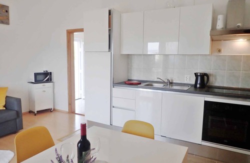 Seline Apartment | Holiday apartment with air conditioning, washing machine and balcony