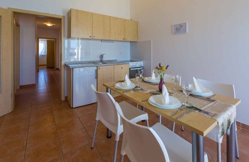 Silo Apartment | Holiday apartment with balcony and fantastic sea views