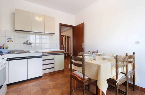 Valdebek Apartment | Holiday apartment with balcony and barbecue