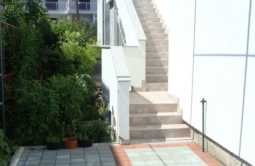 Vodice Apartment | Holiday apartment with balcony and air conditioning