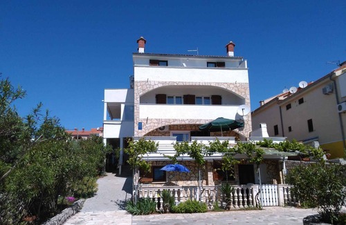Kornic Apartment | Holiday apartment with garden and barbecue facilities