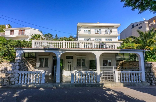 Dramalj Apartment | Holiday apartment with sea views and 50m from the beach