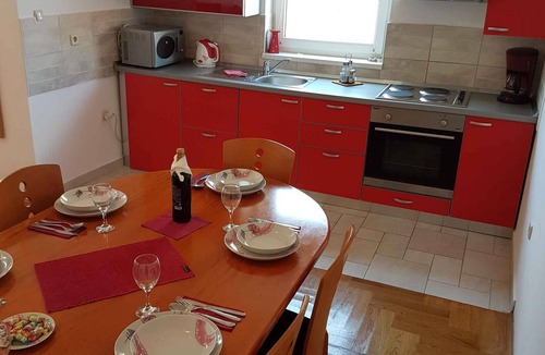 Malinska Apartment | Holiday apartment with air conditioning, satellite TV and Internet access