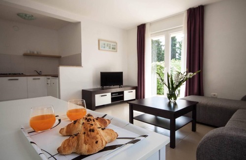Monterol Apartment | Holiday apartment with private garden and terrace