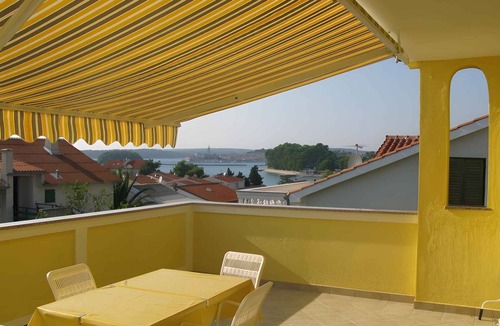 Banjol Apartment | Holiday apartment with terrace and sea view