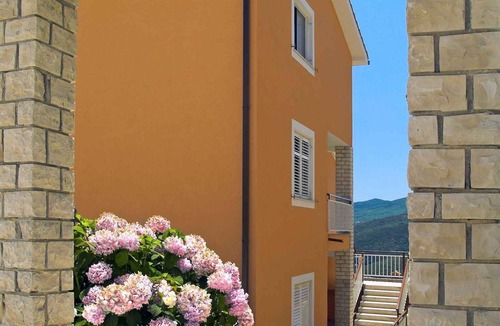 Rabac Apartment | Holiday apartment with terrace and air conditioning