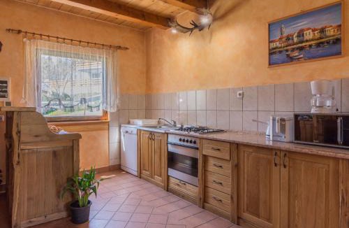 Brod Moravice House | Holiday Home in Brod Moravice with Pool