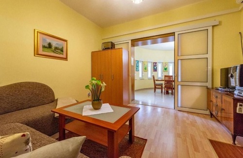 Ugljan House | Holiday Home in Ugljan with Terrace, Air condition, WIFI, Washing machine (4679-2)