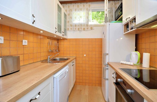 Okrug Gornji House | Holiday home only 20 m from the beach