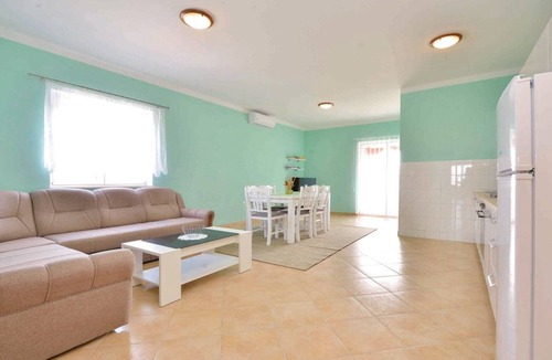 Debeljak House | Holiday Home Villa Ksenija - Six Bedroom Holiday Home with Pool