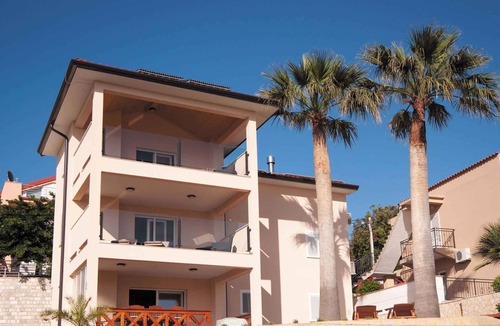 Supetarska Draga House | Holiday home with outdoor pool and sauna