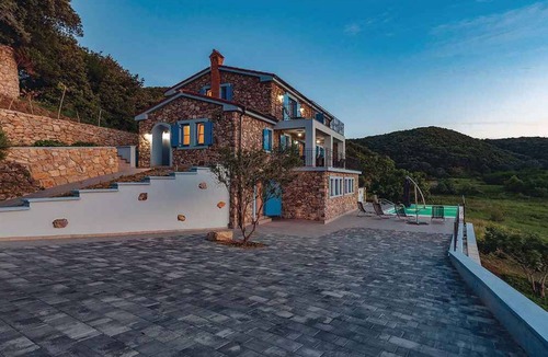 Supetarska Draga House | Holiday home with pool and air conditioning