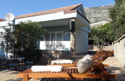 Ribarica House | Holiday home with garden